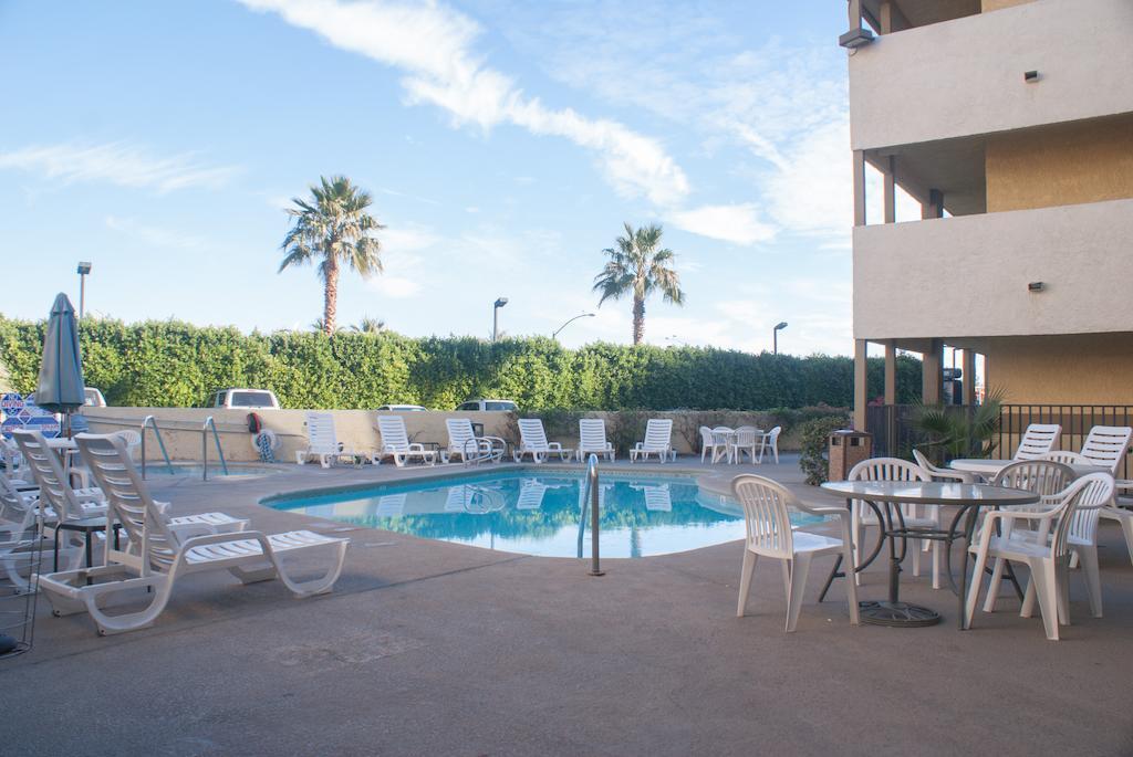 Red Lion Inn & Suites Cathedral City Palm Springs Exterior photo