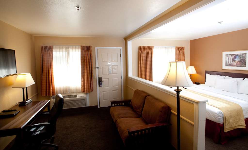 Red Lion Inn & Suites Cathedral City Palm Springs Room photo