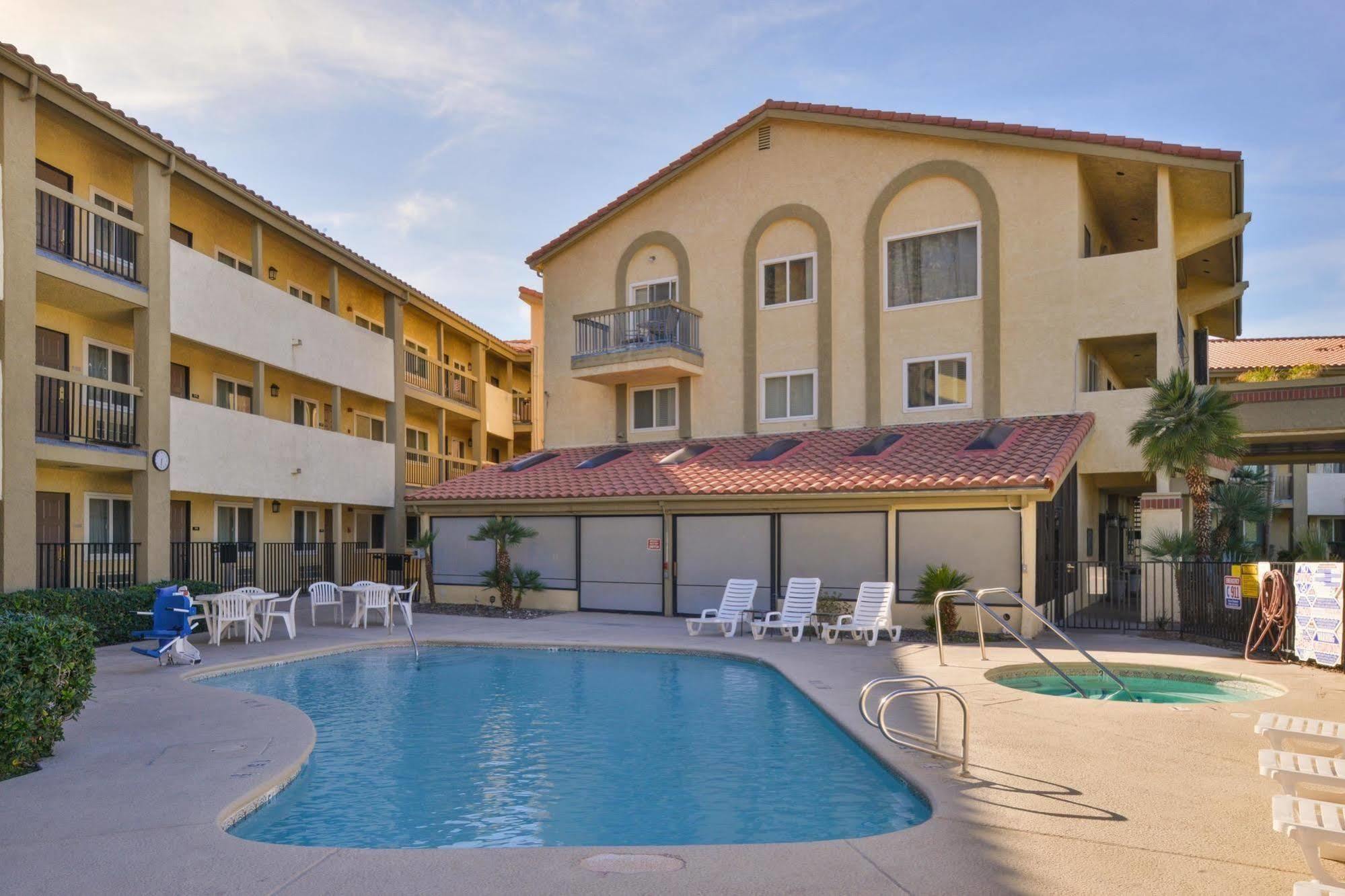 Red Lion Inn & Suites Cathedral City Palm Springs Exterior photo